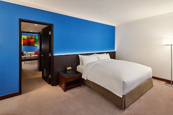Superior Suite with The Continental Club Lounge access