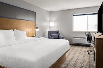 Room, 1 King Bed, Accessible, Non Smoking (Mobility, Tub w/Grab Bars)
