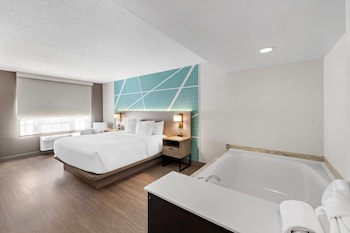 Suite, 1 King Bed with Sofa bed, Non Smoking