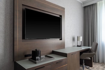 Room, 1 King Bed (Mobility Accessible, Roll-in Shower)