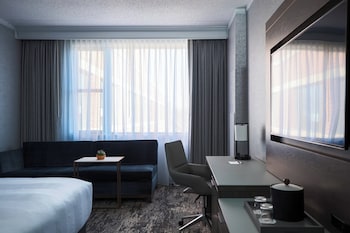 Room, 1 King Bed (Mobility Accessible, Roll-in Shower)