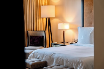 Room, 1 King Bed (E-Lounge)
