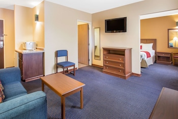 Suite, 1 King Bed, Non Smoking