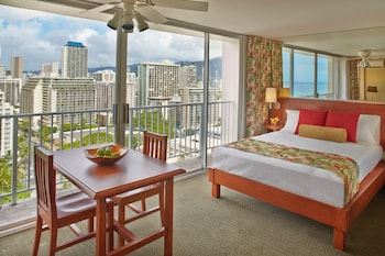 Studio Suite, Partial Ocean View (1 Queen Bed)