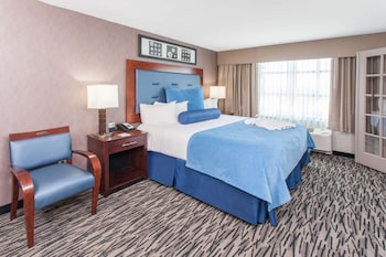 Suite, 1 King Bed, Accessible, Non Smoking