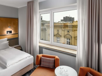 Standard Room, 1 Queen Bed