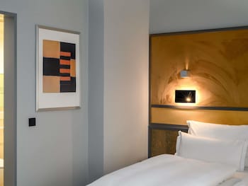 Standard Room, 1 Queen Bed