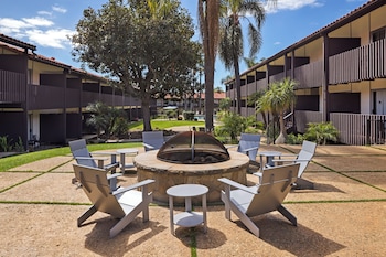 Deluxe Room, 2 Queen Beds, Courtyard View