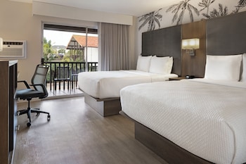 Standard Room, 2 Double Beds, Courtyard View