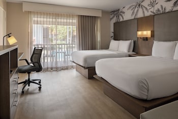 Standard Room, 2 Double Beds, Courtyard View