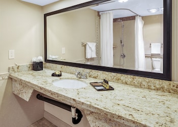Accessible 2 Queen Beds w/ Roll-In Shower