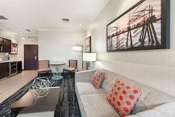 Suite, 1 King Bed, Non Smoking, Jetted Tub (with Sofabed)