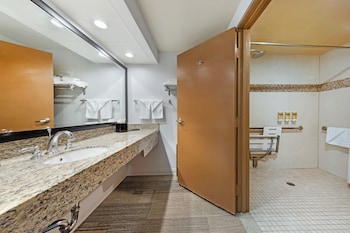 Accessible 2 Queen Beds w/ Roll-In Shower