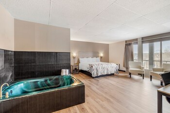 Superior Room, 1 King Bed, Non Smoking, Jetted Tub
