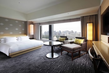 Club Deluxe King, Non Smoking (Breakfast & Club Lounge Access Included)