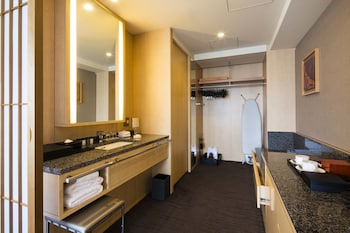 Club Deluxe King, Non Smoking (Breakfast & Club Lounge Access Included)