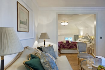Signature Suite, 1 King Bed, Bathtub, City View