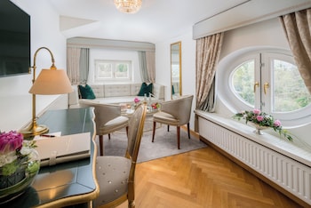 Romantic Double Room, 1 King Bed, Bathtub, City View