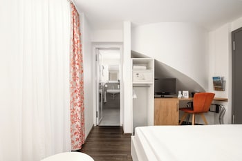 Single Room, 1 Queen Bed