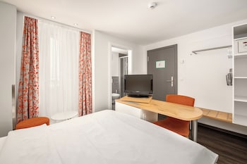 Single Room, 1 Queen Bed