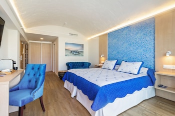 Deluxe Double Room, Terrace, Partial Sea View