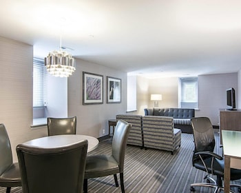 Premier Suite, 1 King Bed with Sofa bed, Non Smoking, Kitchenette (Efficiency)