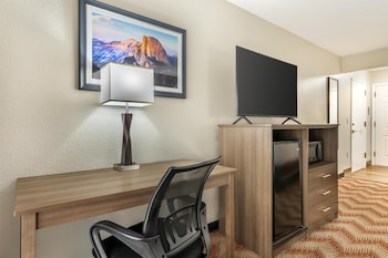 Standard Room, 2 Queen Beds, Non Smoking, Refrigerator & Microwave (Pet Friendly)