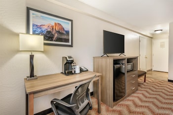 Standard Room, 1 King Bed, Non Smoking, Refrigerator & Microwave
