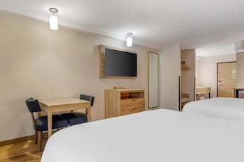 Suite, 2 Queen Beds, Non Smoking (Efficiency)