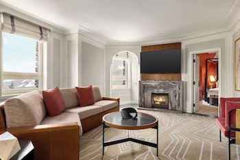 Suite, 2 Bedrooms (1King 1Double)