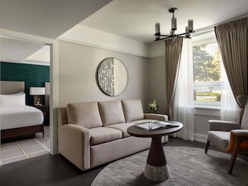 Suite, Multiple Beds (Gatehouse)