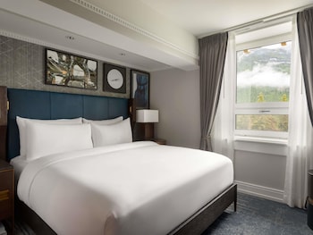 Room, 1 Queen Bed (Fairmont View)