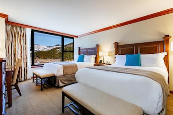 Deluxe Room, 2 Queen Beds, Valley View