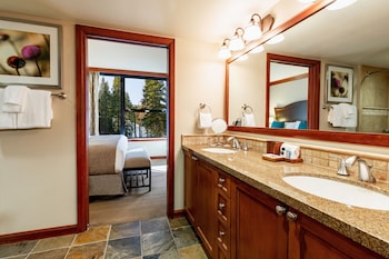Deluxe Suite, Fireplace, Valley View