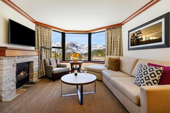Suite, Fireplace, Valley View