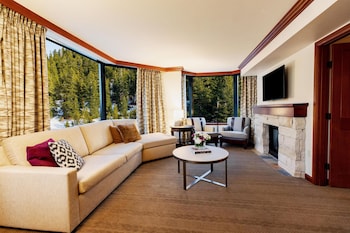 Deluxe Suite, Fireplace (Forest View)