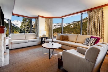 Deluxe Suite, Fireplace, Valley View