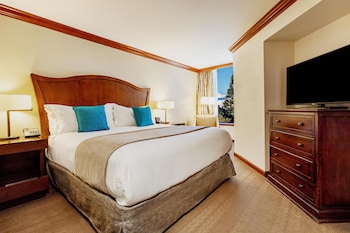Suite, Fireplace, Valley View
