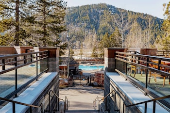 Suite, Fireplace, Valley View