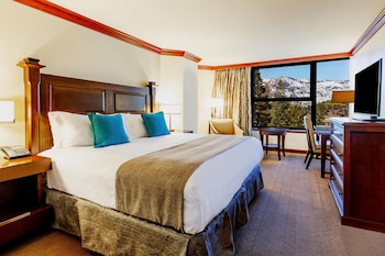 Deluxe Room, 1 King Bed, Valley View