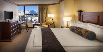 Deluxe Room, 1 King Bed, Valley View