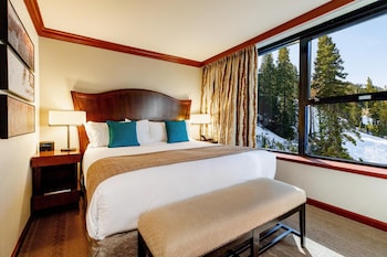Deluxe Suite, Fireplace, Valley View