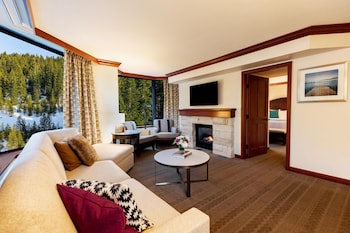 Deluxe Suite, Fireplace, Valley View (Forest View)