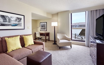 Modern One Bedroom Suite Balcony - 1 King Bed