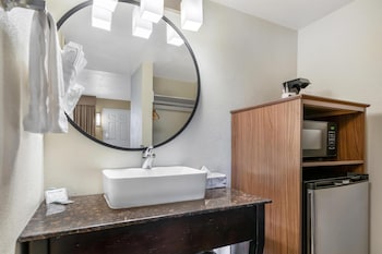 Standard Room, 2 Double Beds, Non Smoking, Refrigerator & Microwave (Shower Only)