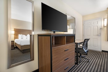 Standard Room, 1 King Bed, Non Smoking, Refrigerator & Microwave (Shower Only)