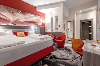 Executive Room, 1 Double Bed, Courtyard View