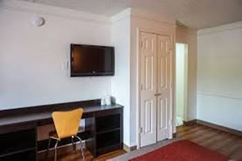 Standard Room, 1 King Bed, Accessible, Non Smoking