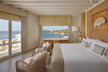 Deluxe Room, 1 King Bed, Sea View (Corner)