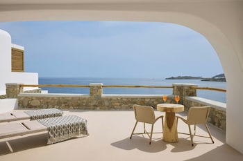 Deluxe Room, 1 King Bed, Sea View (Corner)